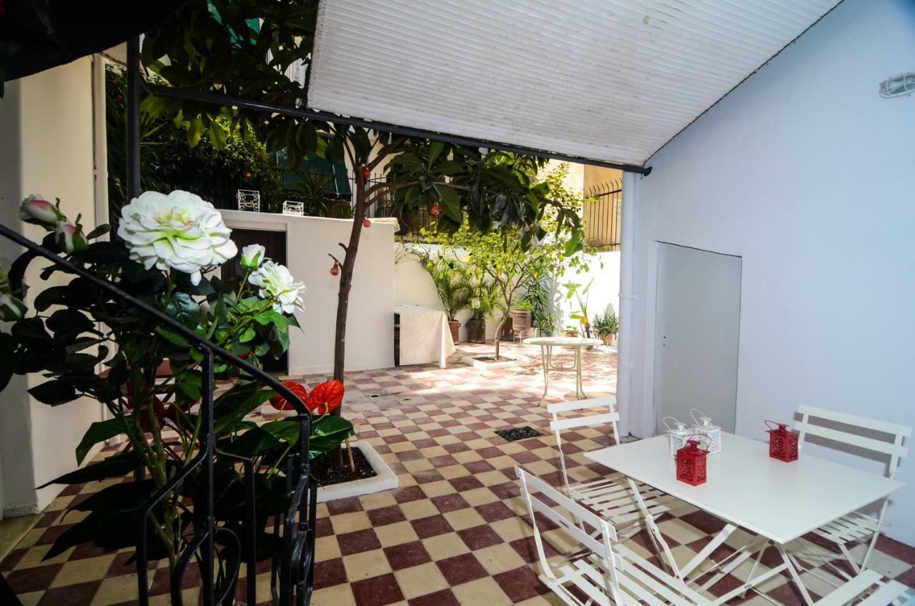 Neoclassical House With Unique Athenian Yard Екстериор снимка